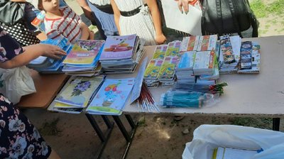 У кропивницькому гуманітарному центрі роздають шкільне приладдя дітям-переселенцям У кропивницькому гуманітарному центрі роздають шкільне приладдя дітям-переселенцям