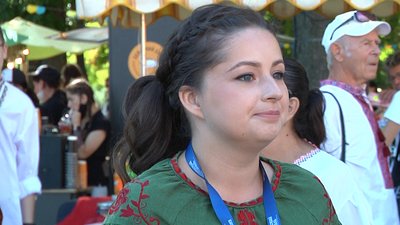 “Вишиванковий ланцюг” в Одесі провели у “віртуальному” форматі: з дистанцією та без рекордів “Вишиванковий ланцюг” в Одесі провели у “віртуальному” форматі: з дистанцією та без рекордів