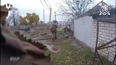 Українські військові знищують російську групу під час операції в Яровій 