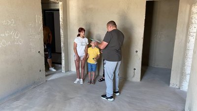 На Вінниччині родині загиблого азовця вручили ключі від квартири На Вінниччині родині загиблого азовця вручили ключі від квартири