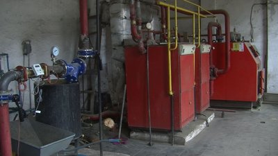 Учні сільської школи на Волині, де вітер завалив димар котельні, повертаються на навчання Учні сільської школи на Волині, де вітер завалив димар котельні, повертаються на навчання