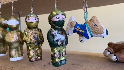 Українська "Мрія" як сувенір: у тернопільській етномайстерні роблять іграшки Українська "Мрія" як сувенір: у тернопільській етномайстерні роблять іграшки