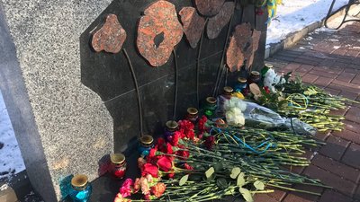 У Вінниці вшанували пам'ять захисників Донецького аеропорту У Вінниці вшанували пам'ять захисників Донецького аеропорту