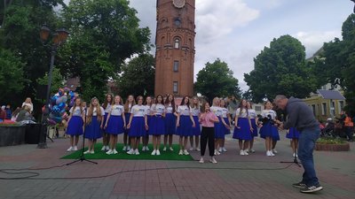 "Лови момент": у Вінниці відбувся благодійний концерт на підтримку онкохворих дітей "Лови момент": у Вінниці відбувся благодійний концерт на підтримку онкохворих дітей