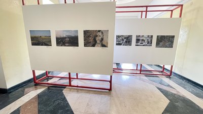 "Разом — незламні": у Херсоні на залізничному вокзалі відкрилася виставка "Разом — незламні": у Херсоні на залізничному вокзалі відкрилася виставка