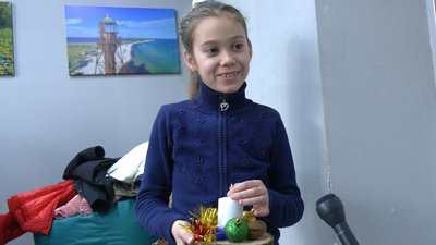 Діти-переселенці виготовляли свічки-обереги в Івано-Франківську Діти-переселенці виготовляли свічки-обереги в Івано-Франківську