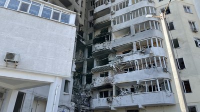 В Одесі продовжують розбирати завали від ракетного удару В Одесі продовжують розбирати завали від ракетного удару