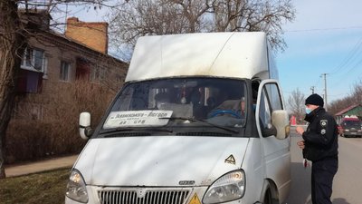 60 постанов та два протоколи. На Миколаївщині поліцейські контролюють дотримання карантинних норм