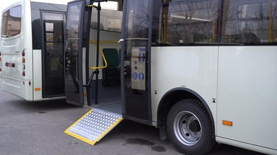 Пандус у нових автобусах Пандус у нових автобусах