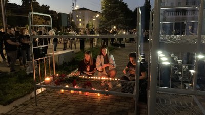 "Важливо пам’ятати і нести далі": біля посольства РФ відбулась акція до роковин теракту в Оленівці "Важливо пам’ятати і нести далі": біля посольства РФ відбулась акція до роковин теракту в Оленівці