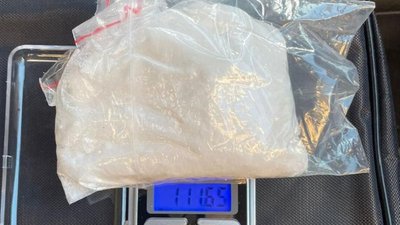 Пакет з наркотиками, який виявили під час обшуку Пакет з наркотиками, який виявили під час обшуку