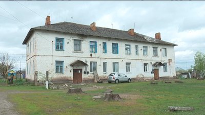 У селі на Сумщині два багатоквартирні будинки відрізали від каналізації