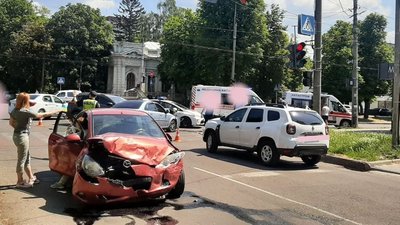Потрійна ДТП у Черкасах: травми отримали троє людей