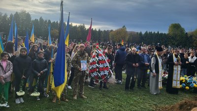На Закарпатті попрощалися з полеглим захисником Євгеном Великаничем На Закарпатті попрощалися з полеглим захисником Євгеном Великаничем