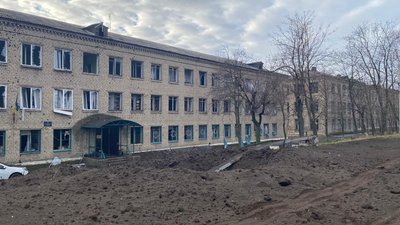 Армія РФ завдала ракетні удари по центру розміщення переселенців в Костянтинівці на Донеччині