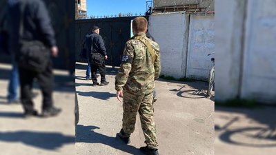 Керівника Менської колонії підозрюють у пособництві втечі "злодія в законі" Керівника Менської колонії підозрюють у пособництві втечі "злодія в законі"