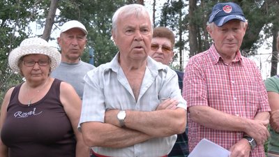 Неможливо ні їсти, ні спати: на Черкащині кілька сіл потерпають від мух