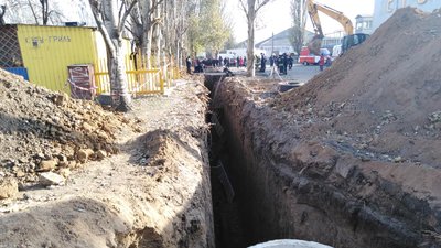 У Миколаєві під час проведення робіт у траншеї відбувся зсув ґрунту – під завалом люди У Миколаєві під час проведення робіт у траншеї відбувся зсув ґрунту – під завалом люди