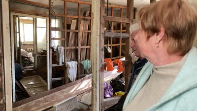 Зруйновані будинки, пліснява на вцілілих стінах. Як живуть херсонці через п'ять місяців після підриву РФ Каховської ГЕС Зруйновані будинки, пліснява на вцілілих стінах. Як живуть херсонці через п'ять місяців після підриву РФ Каховської ГЕС