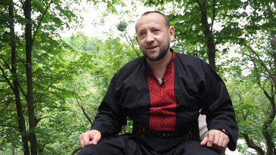 Зброя сама підкаже шлях. Прикарпатець заснував нове бойове мистецтво хорс
