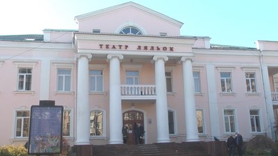 Майже 30 років сого життя Сергій Брижань віддав Хмельницькому театру ляльок. Майже 30 років сого життя Сергій Брижань віддав Хмельницькому театру ляльок.