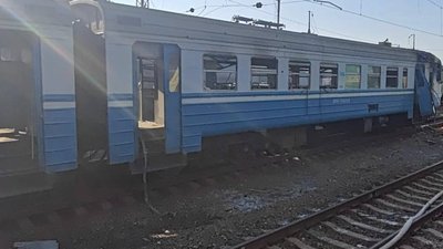 Пошкоджений електропотяг через удар РФ у Лиманівці