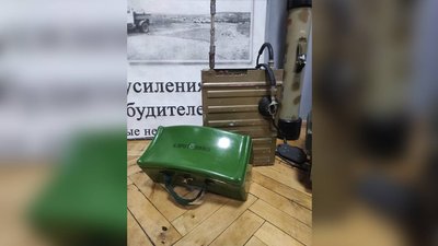 Бійці з Вінниччини передали у краєзнавчий музей "експонати": радіостанцію та корпус міни