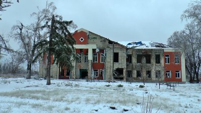 "Івасик-Телесик" на новий лад: дітям показали лялькову виставу у прифронтовому селі Донеччини "Івасик-Телесик" на новий лад: дітям показали лялькову виставу у прифронтовому селі Донеччини