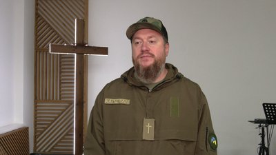 Як капелани з Рівного допомагають військовим у госпіталях і на передовій Як капелани з Рівного допомагають військовим у госпіталях і на передовій