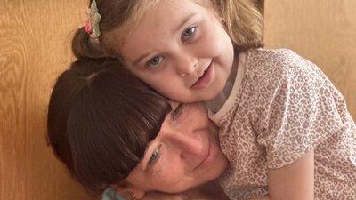 Лікарі не давали прогнозів: 6-річна дівчинка відновлюється після ДТП Лікарі не давали прогнозів: 6-річна дівчинка відновлюється після ДТП