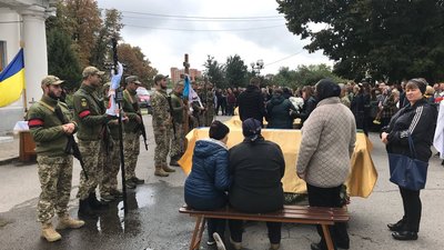 "Шкода, що такі люди помирають": у Полтаві попрощалися з чотирма загиблими військовими "Шкода, що такі люди помирають": у Полтаві попрощалися з чотирма загиблими військовими