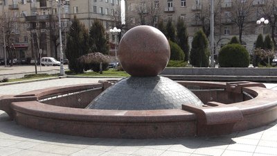 ФОНТАНИ ГОТУЮТЬ ДО ЗАПУСКУ ФОНТАНИ ГОТУЮТЬ ДО ЗАПУСКУ
