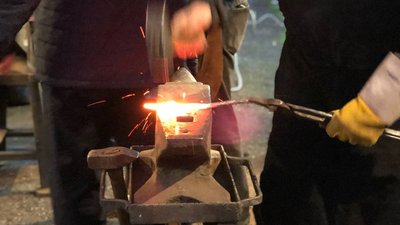 В Івано-Франківську розпочалися нічні кування. Ковалі створять емблему міста В Івано-Франківську розпочалися нічні кування. Ковалі створять емблему міста