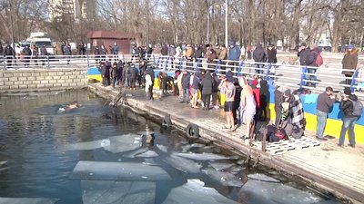 Святкування Водохреща: херсонці пірнали у воду на трьох локаціях, громадський порядок не порушували