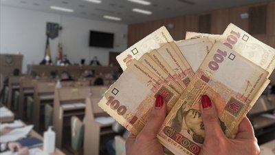 Гроші малозабезпеченим: скільки й кому допомагає Рівненська облрада
