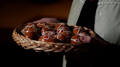 Візерунки у вигляді котячих лап: житель Сосниці видав збірку орнаментів писанок Візерунки у вигляді котячих лап: житель Сосниці видав збірку орнаментів писанок