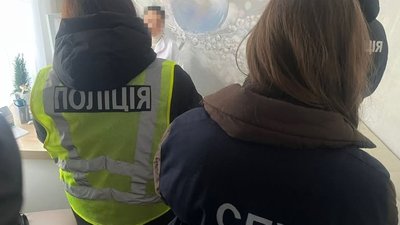 Лікарці-неврологу повідомили про підозру у зловживанні впливом