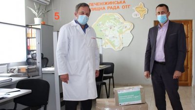 Дві прикарпатські ОТГ отримали "скриньки допомоги" для боротьби з COVID-19 Дві прикарпатські ОТГ отримали "скриньки допомоги" для боротьби з COVID-19