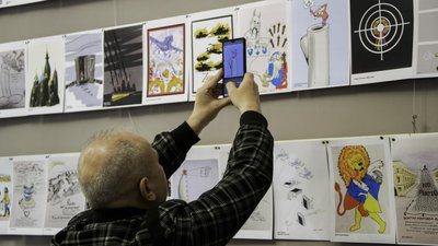 Гумор із воєнною тематикою: у Всесвітньому клубі одеситів відкрили виставку карикатур. ФОТО Гумор із воєнною тематикою: у Всесвітньому клубі одеситів відкрили виставку карикатур. ФОТО