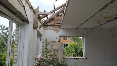 Пошкоджені обстрілом будинки у громаді Миколаївщини