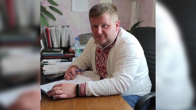 Вирва край дороги між Старою Подусівкою та Ціалковського у Чернігові: хто вирішить проблему Вирва край дороги між Старою Подусівкою та Ціалковського у Чернігові: хто вирішить проблему