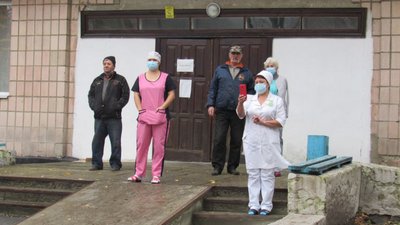 На Рівненщині голова РДА привів оркестр під стіни лікарні
