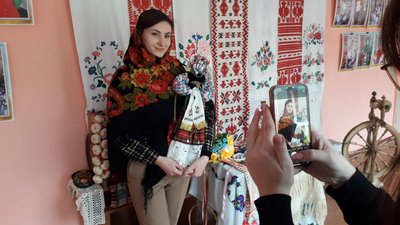 У Сумах відкрилися виставки до Дня української хустки