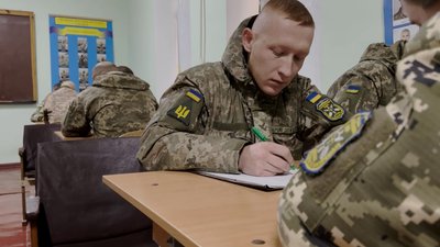 "Пишемо не на оцінку, а на емоції". Як на Прилуччині писали диктант національної єдності "Пишемо не на оцінку, а на емоції". Як на Прилуччині писали диктант національної єдності