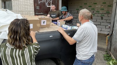 Волонтери з Черкас відвезли допомогу херсонцям Волонтери з Черкас відвезли допомогу херсонцям