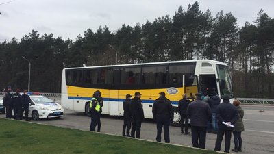 Українці, які повертаються з Європи через Ягодин, масово відмовляються від обсервації