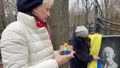 "На їхніх плечах ми отримали незалежність": у Харкові вшанували пам'ять Героїв Крут "На їхніх плечах ми отримали незалежність": у Харкові вшанували пам'ять Героїв Крут