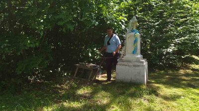 На Тернопільщині до свята підготували храм, де богослужіння відбуваються лише двічі на рік На Тернопільщині до свята підготували храм, де богослужіння відбуваються лише двічі на рік