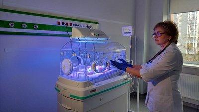 Львівському перинатальному центру передали обладнання зі Швейцарії