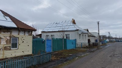 Наслідки буревію: у Бурині на Сумщині мешканці пошкоджених будинків пів року живуть без даху Наслідки буревію: у Бурині на Сумщині мешканці пошкоджених будинків пів року живуть без даху